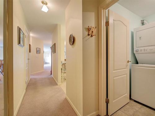 117-3157 Casorso Road, Kelowna, BC - Indoor Photo Showing Laundry Room