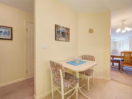 117-3157 Casorso Road, Kelowna, BC - Indoor Photo Showing Dining Room