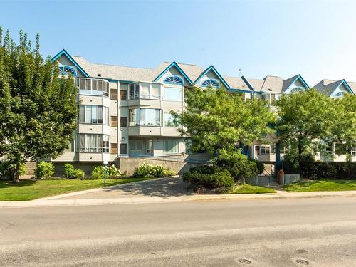 117-3157 Casorso Road, Kelowna, BC - Outdoor With Balcony With Facade