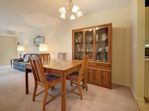 117-3157 Casorso Road, Kelowna, BC - Indoor Photo Showing Dining Room