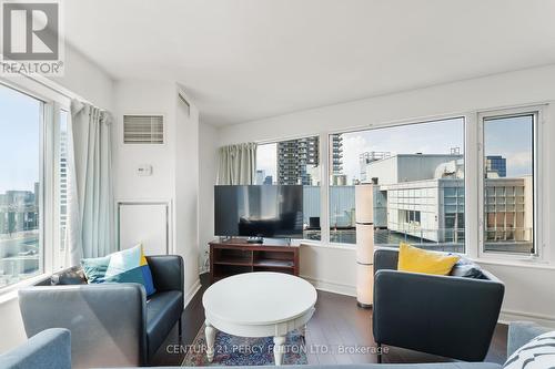 2411 - 210 Victoria Street, Toronto, ON - Indoor Photo Showing Living Room