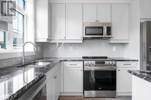 121 Black Willow Crescent, Blue Mountains, ON - Indoor Photo Showing Kitchen With Upgraded Kitchen