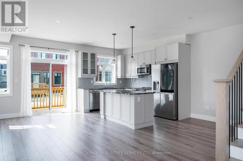 121 Black Willow Crescent, Blue Mountains (Blue Mountain Resort Area), ON - Indoor Photo Showing Kitchen With Upgraded Kitchen