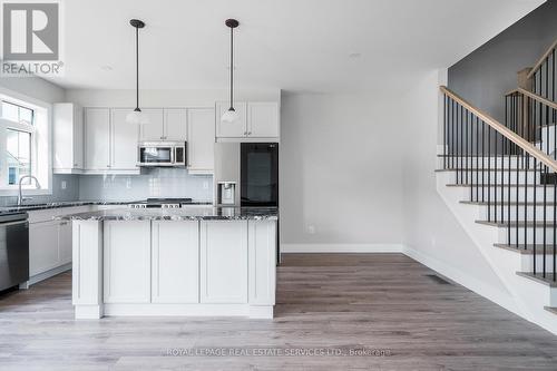 121 Black Willow Crescent, Blue Mountains (Blue Mountain Resort Area), ON - Indoor Photo Showing Kitchen With Upgraded Kitchen