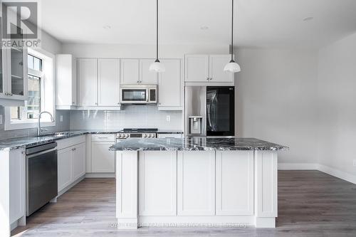 121 Black Willow Crescent, Blue Mountains, ON - Indoor Photo Showing Kitchen With Upgraded Kitchen