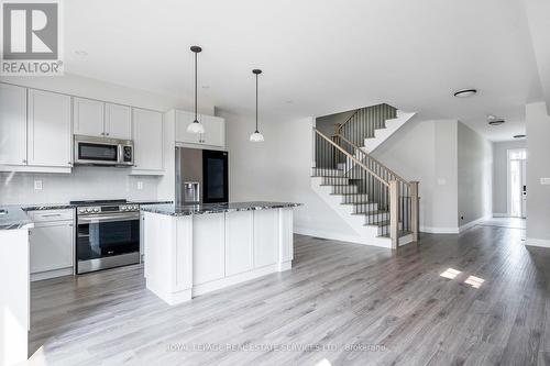 121 Black Willow Crescent, Blue Mountains, ON - Indoor Photo Showing Kitchen With Upgraded Kitchen