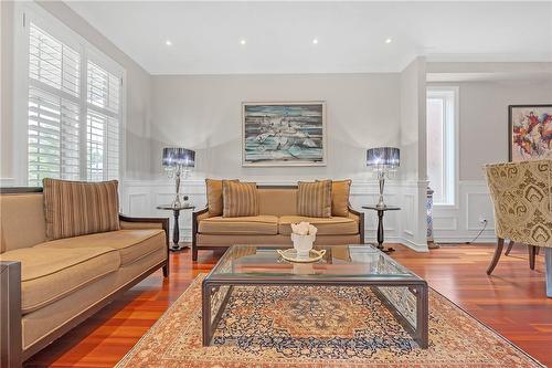 16 Gristmill Place, Hamilton, ON - Indoor Photo Showing Living Room