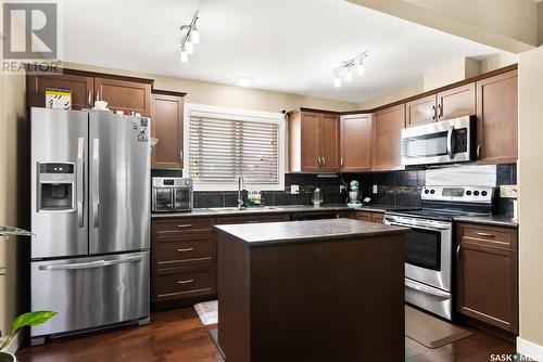 4513 Green Poplar Lane E, Regina, SK - Indoor Photo Showing Kitchen With Stainless Steel Kitchen