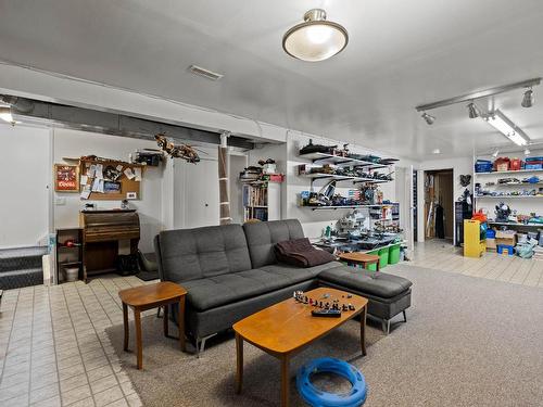 154 Aspen Cres, Logan Lake, BC - Indoor Photo Showing Living Room