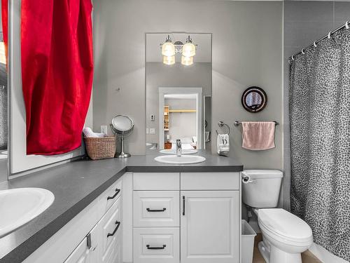 681 Monarch Drive, Kamloops, BC - Indoor Photo Showing Bathroom
