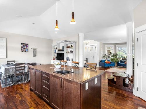 2802 Squamish Crt, Kamloops, BC - Indoor Photo Showing Kitchen