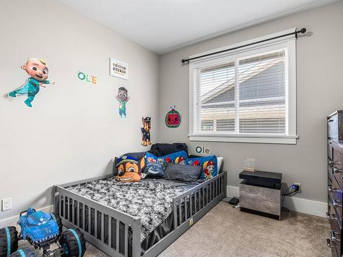 2802 Squamish Crt, Kamloops, BC - Indoor Photo Showing Bedroom