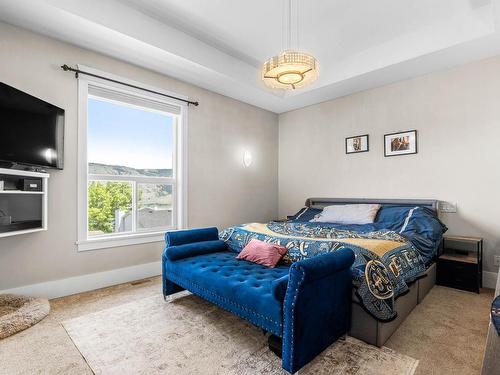 2802 Squamish Crt, Kamloops, BC - Indoor Photo Showing Bedroom