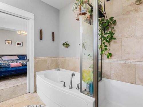 2802 Squamish Crt, Kamloops, BC - Indoor Photo Showing Bathroom