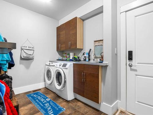 2802 Squamish Crt, Kamloops, BC - Indoor Photo Showing Laundry Room