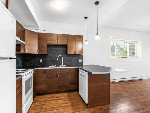 2802 Squamish Crt, Kamloops, BC - Indoor Photo Showing Kitchen