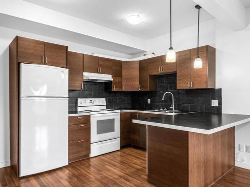 2802 Squamish Crt, Kamloops, BC - Indoor Photo Showing Kitchen