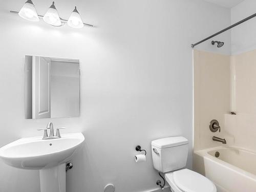 2802 Squamish Crt, Kamloops, BC - Indoor Photo Showing Bathroom