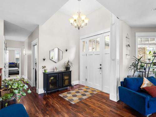 2802 Squamish Crt, Kamloops, BC - Indoor Photo Showing Living Room