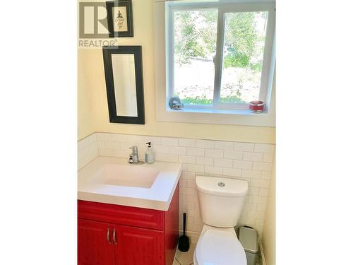 1920 3 Highway, Midway, BC - Indoor Photo Showing Bathroom