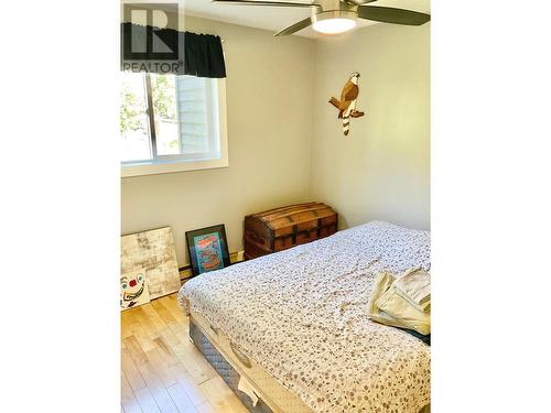 1920 3 Highway, Midway, BC - Indoor Photo Showing Bedroom