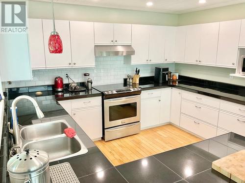 1920 3 Highway, Midway, BC - Indoor Photo Showing Kitchen With Double Sink