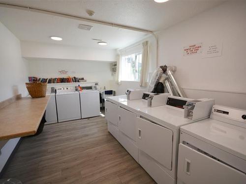 412-150 Skaha Place, Penticton, BC - Indoor Photo Showing Laundry Room