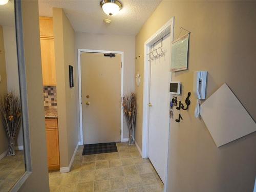 412-150 Skaha Place, Penticton, BC - Indoor Photo Showing Other Room