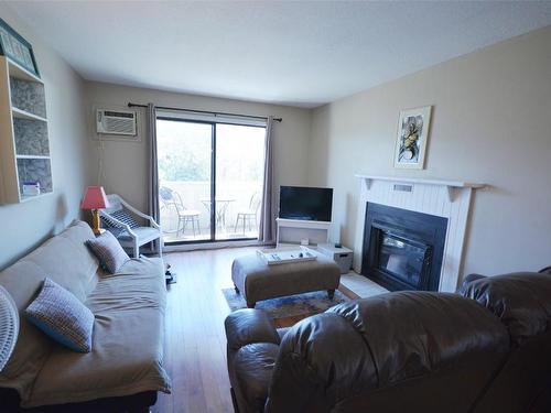 412-150 Skaha Place, Penticton, BC - Indoor Photo Showing Living Room With Fireplace