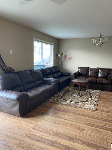 203-95 Eckhardt Avenue, Penticton, BC - Indoor Photo Showing Living Room