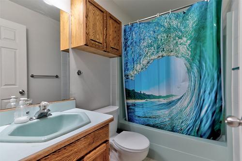 203-95 Eckhardt Avenue, Penticton, BC - Indoor Photo Showing Bathroom