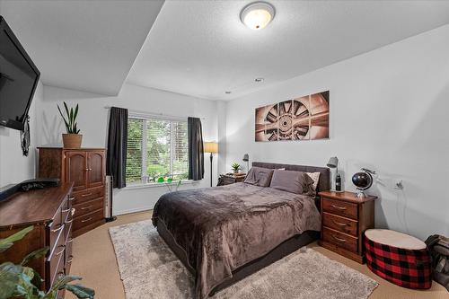 4187 Gallaghers Crescent, Kelowna, BC - Indoor Photo Showing Bedroom