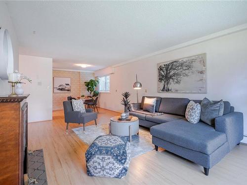 108-25 Government St, Victoria, BC - Indoor Photo Showing Living Room