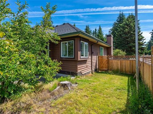 8979 Henderson Rd, Black Creek, BC 