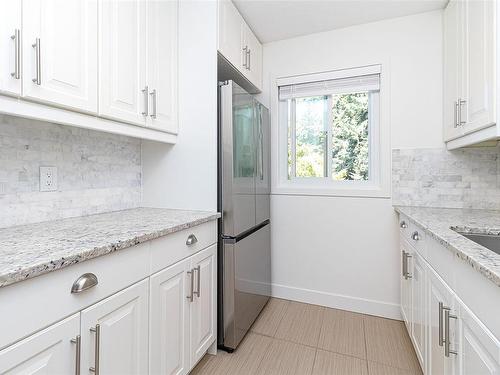 201-1991 Kaltasin Rd, Sooke, BC - Indoor Photo Showing Kitchen