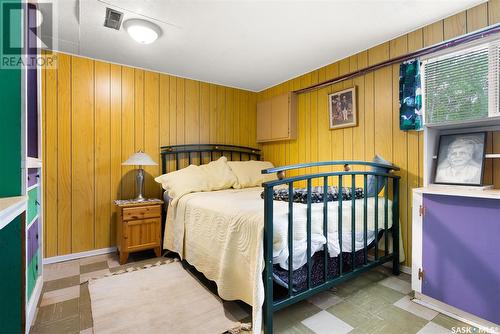 607 5Th Avenue, Regina Beach, SK - Indoor Photo Showing Bedroom
