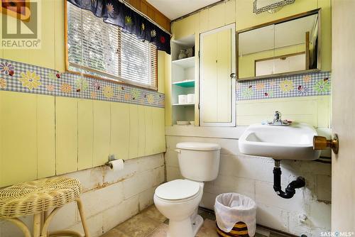 607 5Th Avenue, Regina Beach, SK - Indoor Photo Showing Bathroom