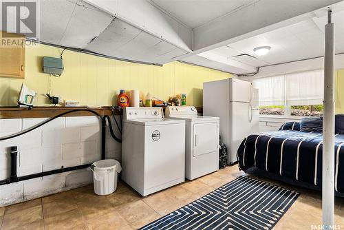607 5Th Avenue, Regina Beach, SK - Indoor Photo Showing Laundry Room