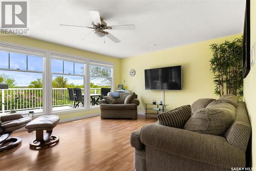 607 5Th Avenue, Regina Beach, SK - Indoor Photo Showing Living Room