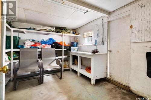 607 5Th Avenue, Regina Beach, SK - Indoor With Storage