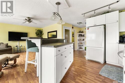 607 5Th Avenue, Regina Beach, SK - Indoor Photo Showing Kitchen
