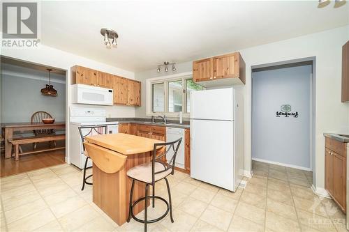 70 Rebecca Crescent, Ottawa, ON - Indoor Photo Showing Kitchen