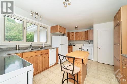 70 Rebecca Crescent, Ottawa, ON - Indoor Photo Showing Kitchen With Double Sink