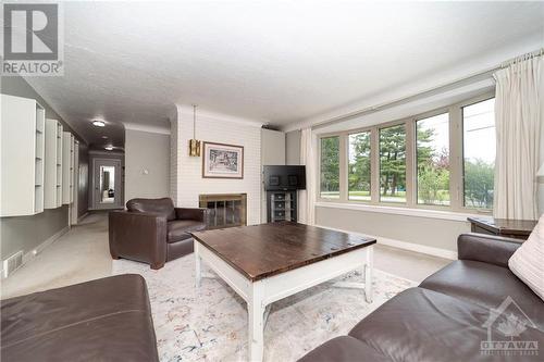 70 Rebecca Crescent, Ottawa, ON - Indoor Photo Showing Living Room