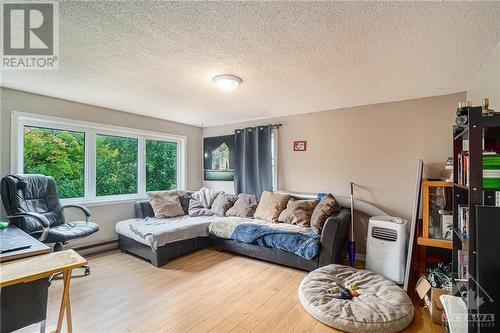 978 Notre-Dame Street, Embrun, ON - Indoor Photo Showing Living Room