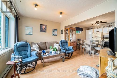 978 Notre-Dame Street, Russell, ON - Indoor Photo Showing Living Room