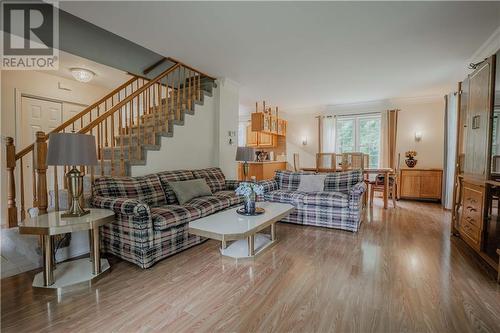 6130 3Rd Line Road, Bainsville, ON - Indoor Photo Showing Living Room