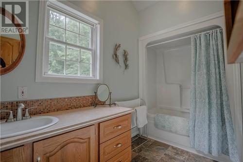 6130 3Rd Line Road, Bainsville, ON - Indoor Photo Showing Bathroom