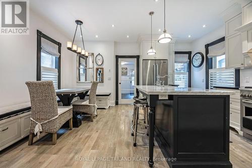 317 Hyman Street, London, ON - Indoor Photo Showing Kitchen With Upgraded Kitchen