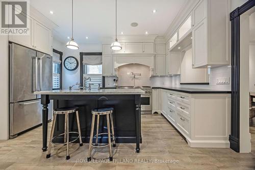317 Hyman Street, London, ON - Indoor Photo Showing Kitchen With Upgraded Kitchen
